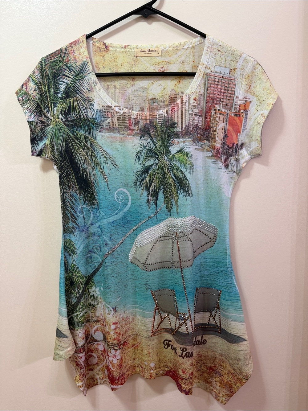 Sweet Gisele. Turquoise Beach Scene Scoop Neck Tee with Rhinestones. NWOT.